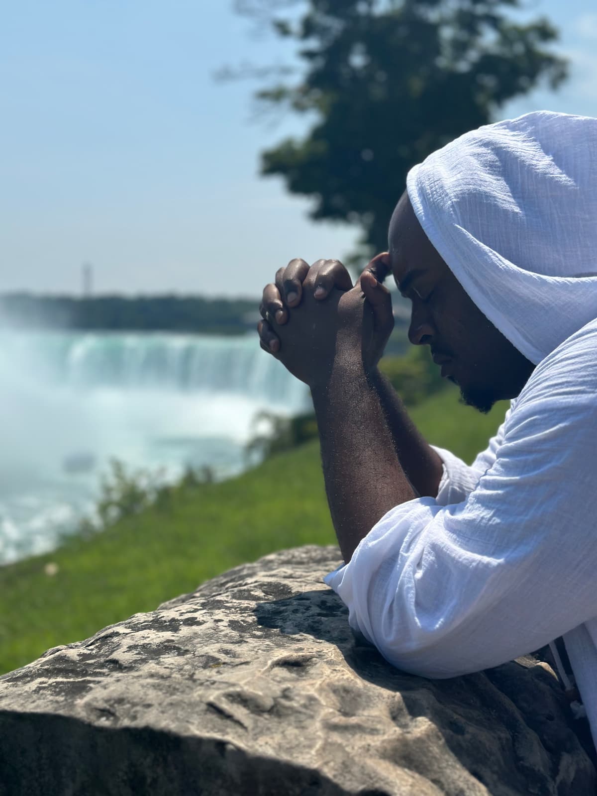 Lorenzo D.C. in prayer